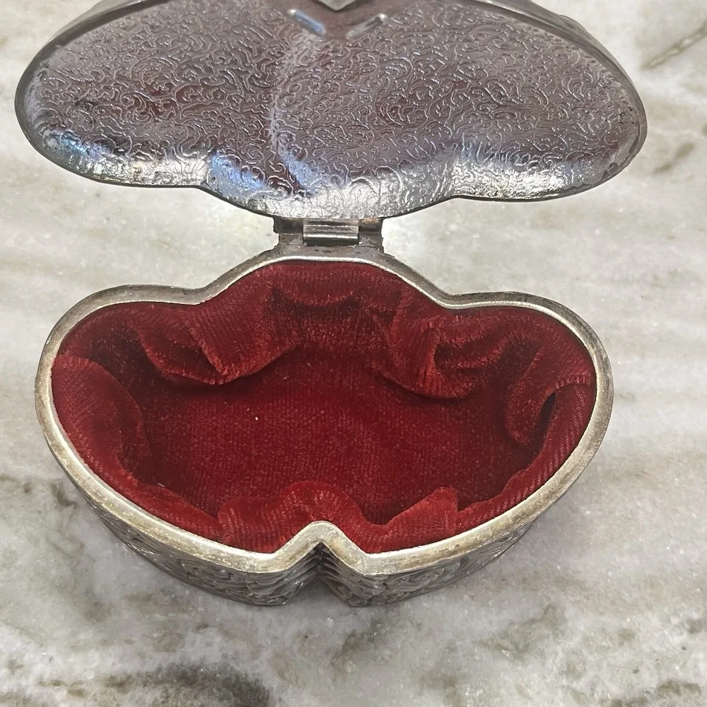 Vintage‎ Silver Plated Double Heart Ornate Trinket Jewelry Box - Picture 4 of 6
